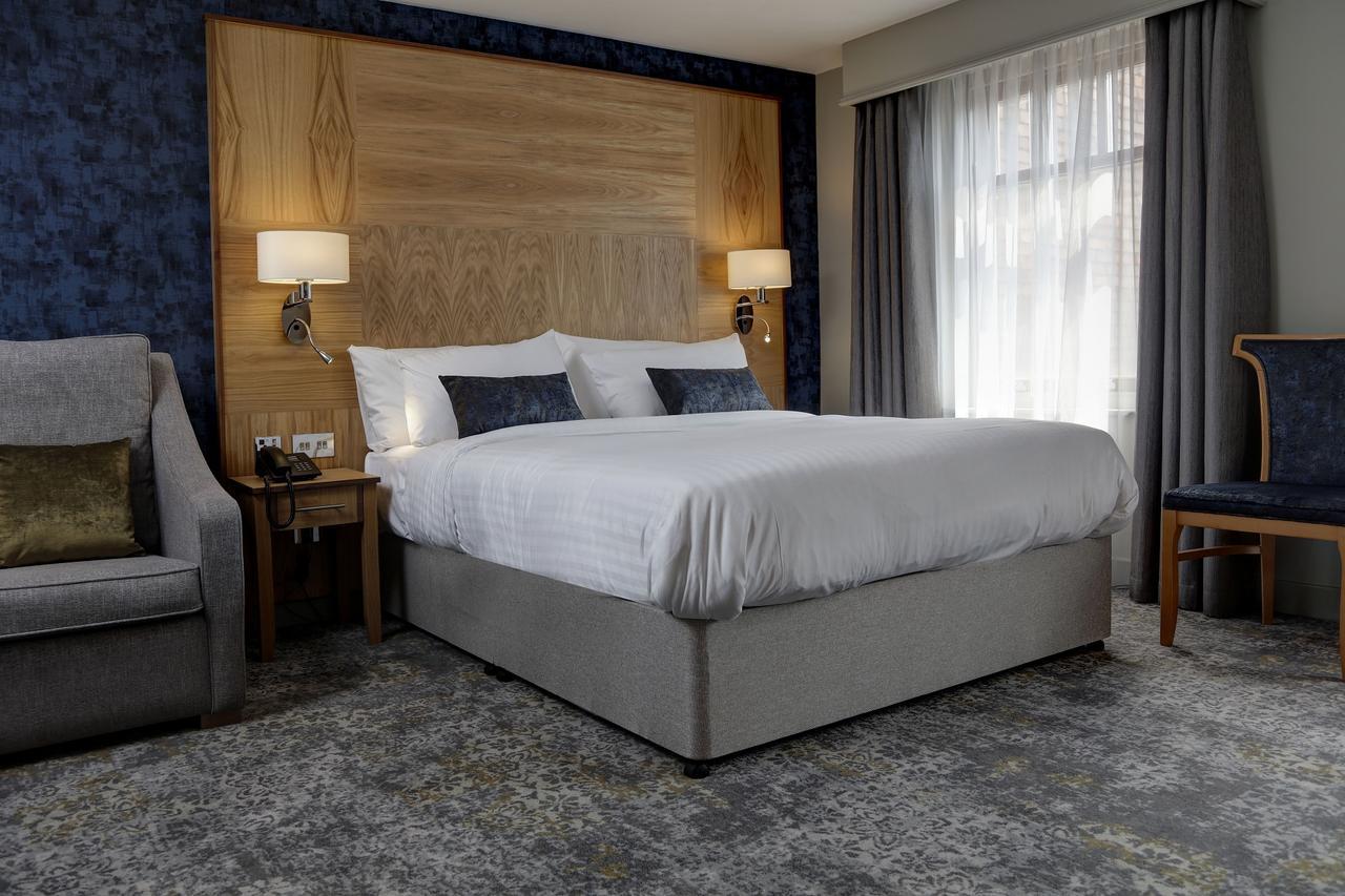 Premium Queen Room One Queen Bed One Sofa Bed,664713507:JPEG
